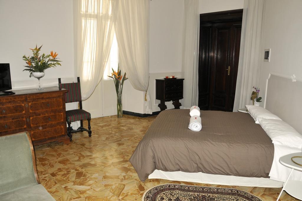 شيفيتافيكْيا Alibrandi Palace الغرفة الصورة
